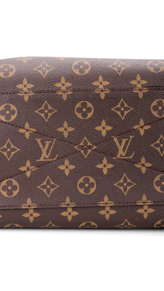 Louis Vuitton Montaigne GM Shoulder Bag