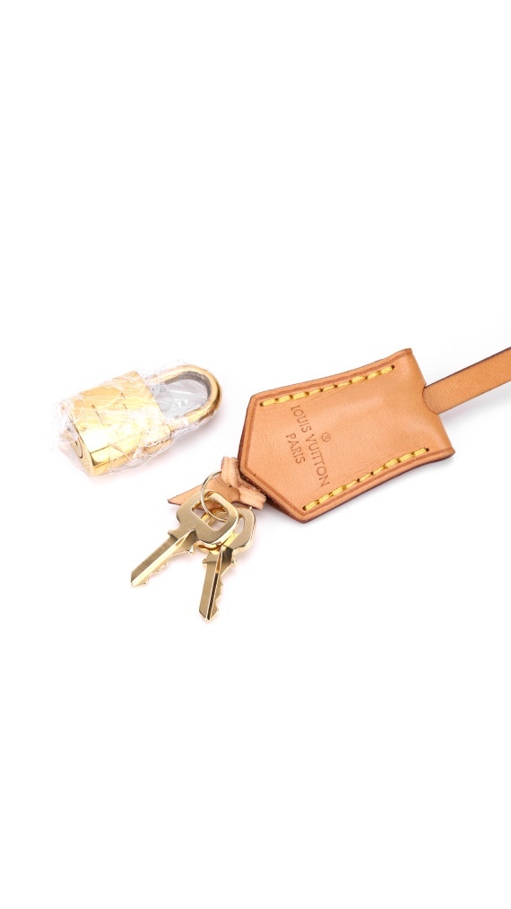 Louis Vuitton Montaigne MM Shoulder Bag
