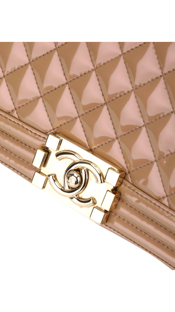 Chanel Le Boy Shoulder Bag Size Medium i Patent Leather