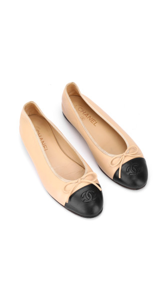 Chanel Ballerinasko – Beige Sort Skinn med CC-logo