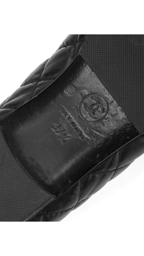 Chanel Quilted Ballerina Flats – Sort Skinn med CC-logo