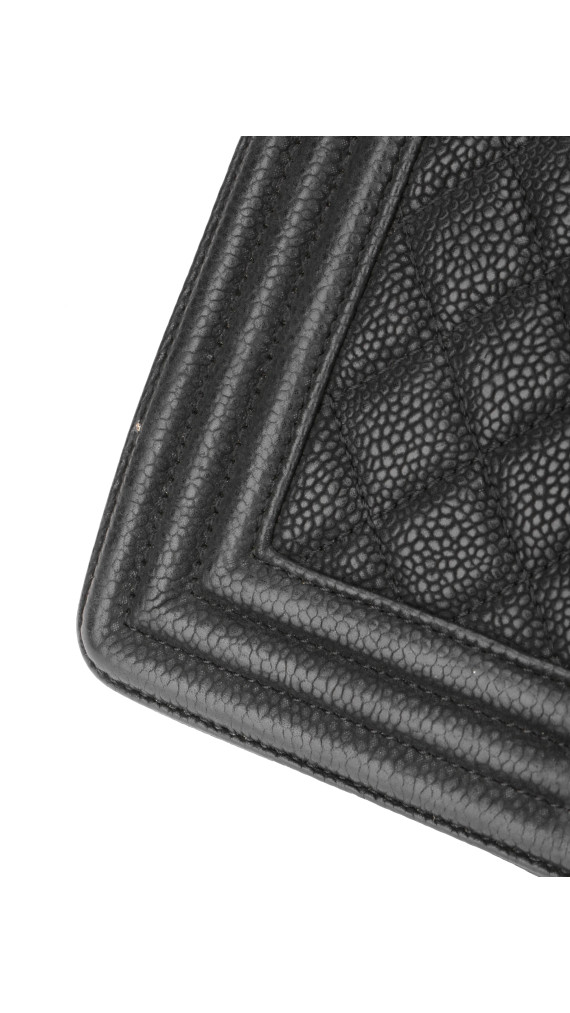 Chanel Boy Bag – Sort Quiltet Skinn med Sølvfarget Kjede
