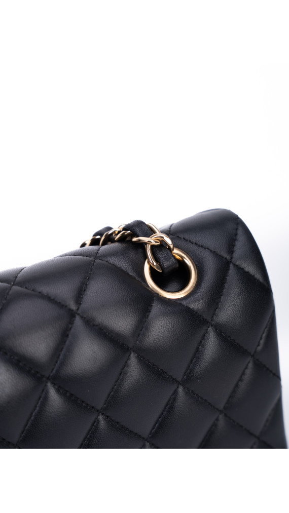 Chanel Classic Double Flap Bag – Sort Lammeskinn med Gullfarget Hardware