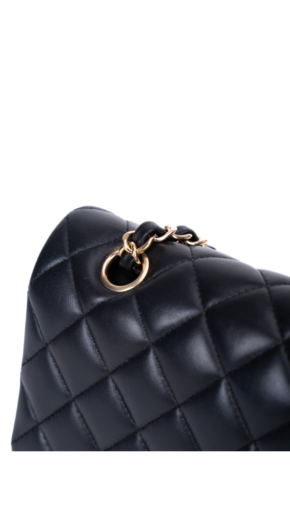 Chanel Classic Double Flap Bag – Sort Lammeskinn med Gullfarget Hardware