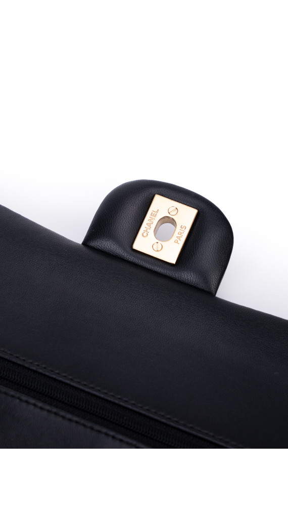 Chanel Classic Double Flap Bag – Sort Lammeskinn med Gullfarget Hardware