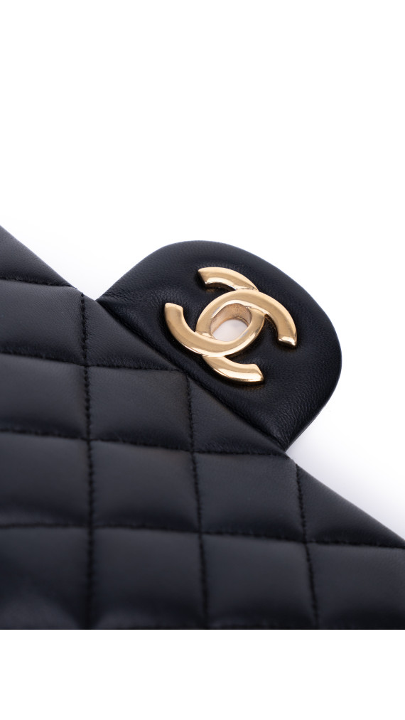 Chanel Classic Double Flap Bag – Sort Lammeskinn med Gullfarget Hardware