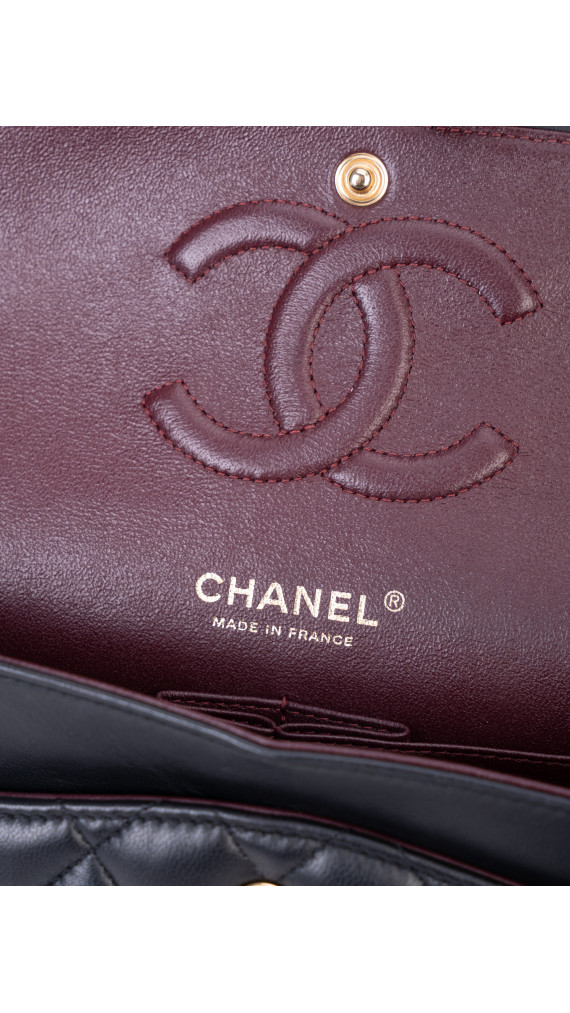 Chanel Classic Double Flap Bag – Sort Lammeskinn med Gullfarget Hardware