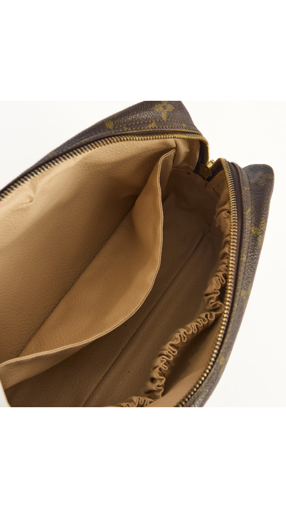 Louis Vuitton Trousse Toilette monogram 23