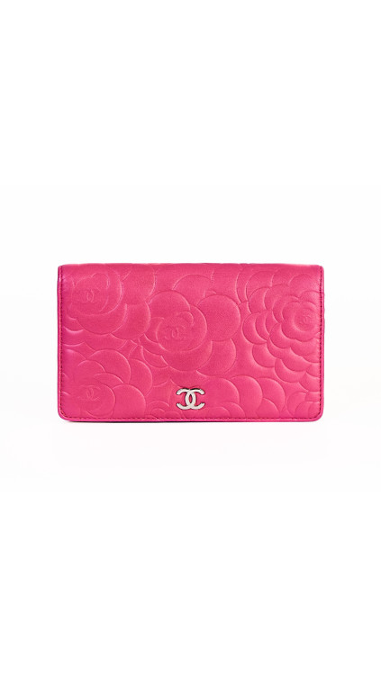 Chanel Camellia Lambskin Pink Wallet med Sølv CC-logo