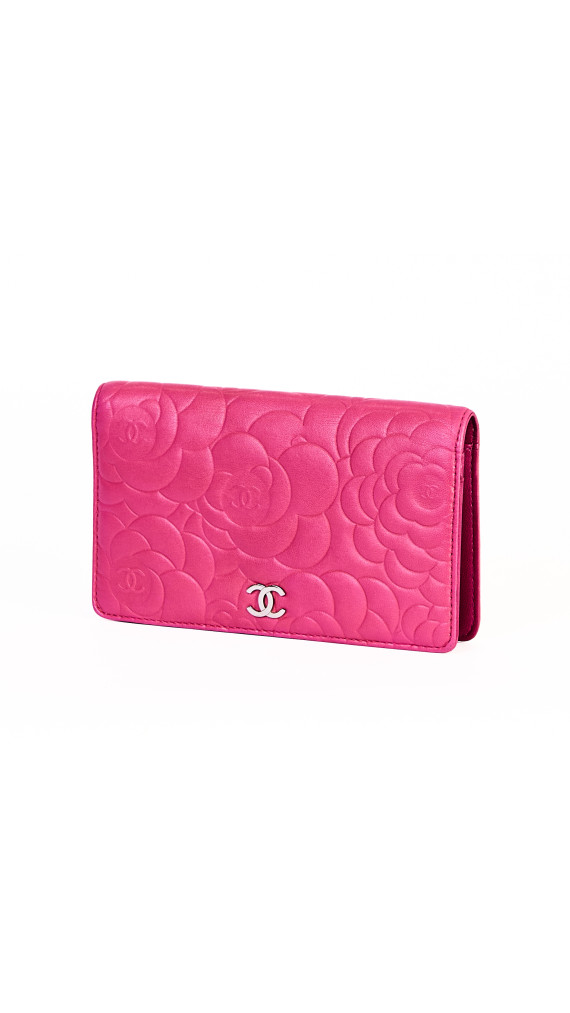 Chanel Camellia Lambskin Pink Wallet med Sølv CC-logo