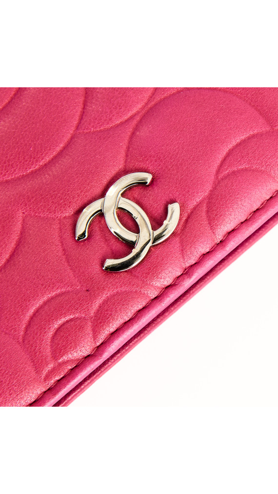 Chanel Camellia Lambskin Pink Wallet med Sølv CC-logo