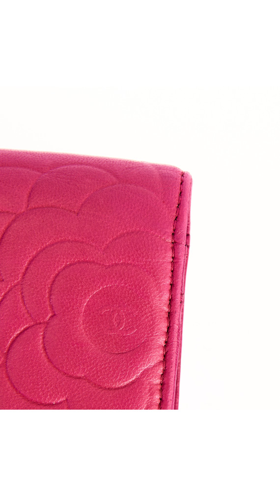 Chanel Camellia Lambskin Pink Wallet med Sølv CC-logo