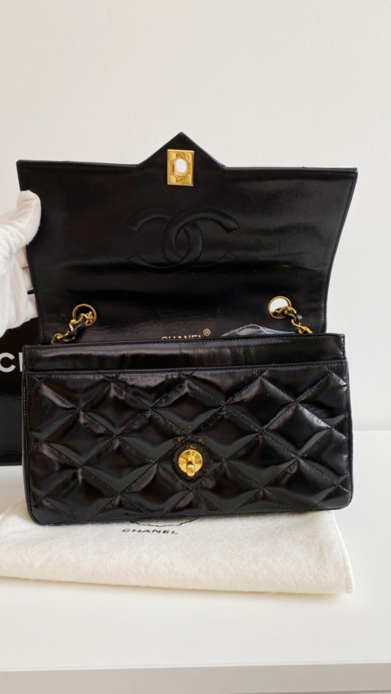 Chanel Single Flap Crossbody Bag Patent Leather