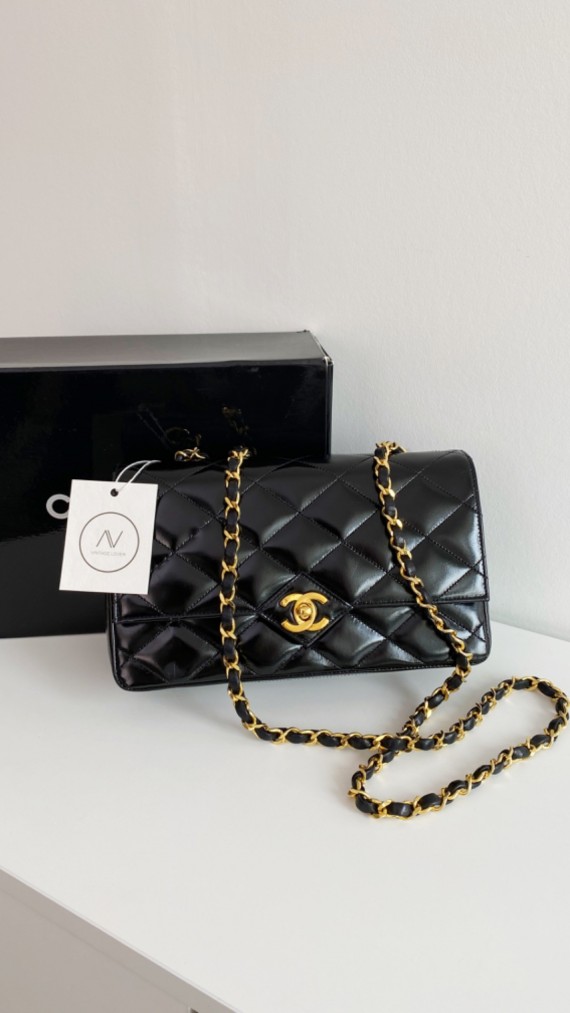 Chanel Single Flap Crossbody Bag Patent Leather