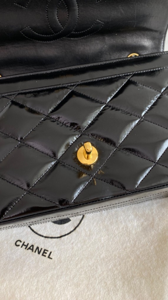 Chanel Single Flap Crossbody Bag Patent Leather