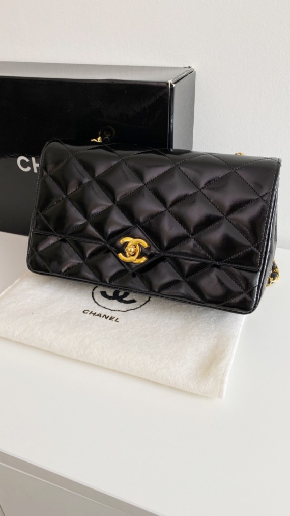 Chanel Single Flap Crossbody Bag Patent Leather
