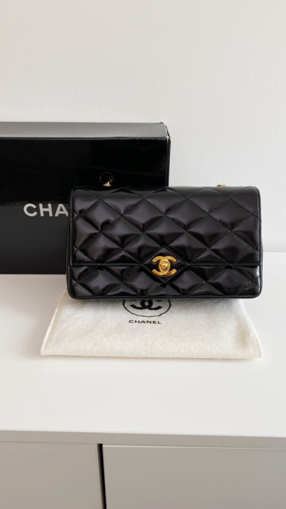 Chanel Single Flap Crossbody Bag Patent Leather