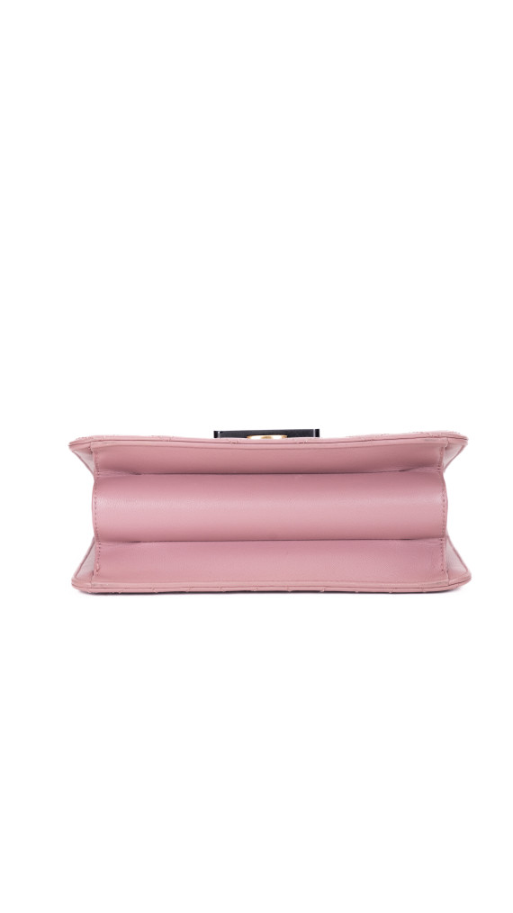 Chanel Single Flap Bag – Rosa Lammeskinn med Akryl CC-lås