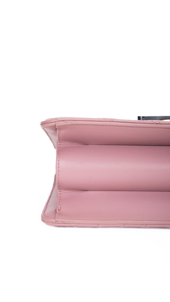Chanel Single Flap Bag – Rosa Lammeskinn med Akryl CC-lås