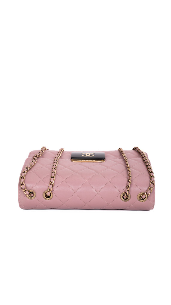 Chanel Single Flap Bag – Rosa Lammeskinn med Akryl CC-lås