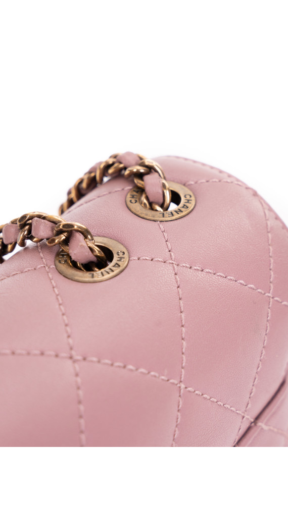 Chanel Single Flap Bag – Rosa Lammeskinn med Akryl CC-lås