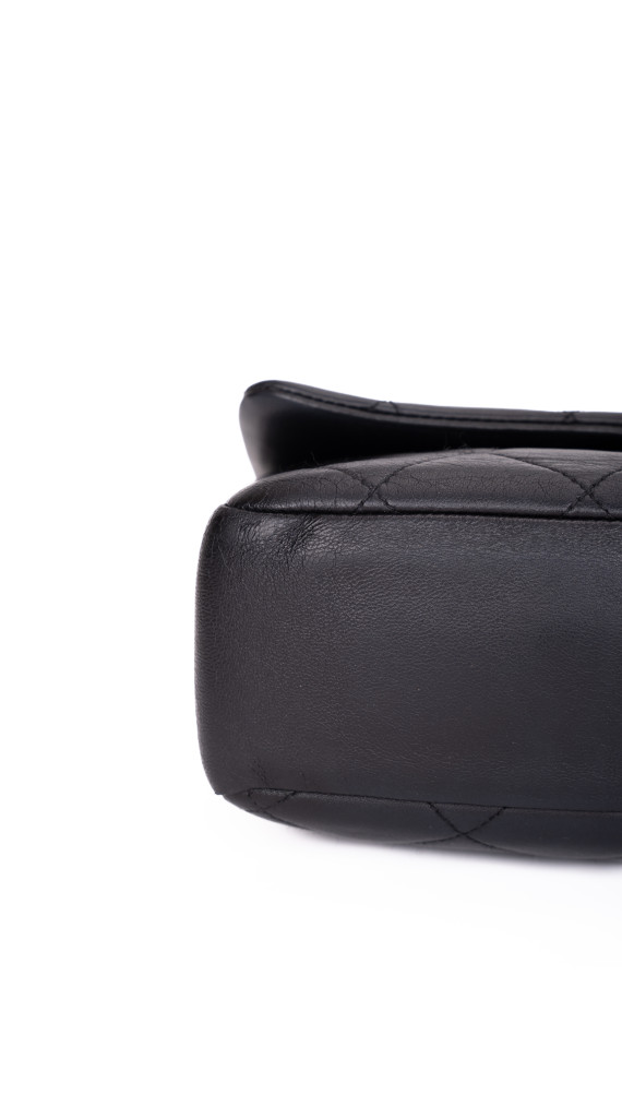 Chanel 19 Flap Bag i Sort Skinn med Gyllen Kjede
