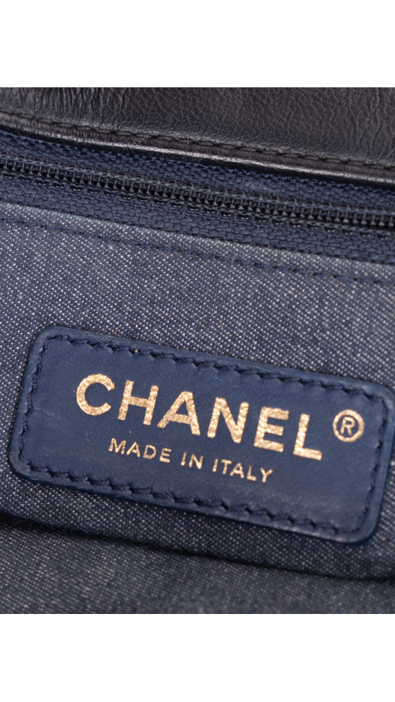 Chanel 19 Flap Bag i Sort Skinn med Gyllen Kjede