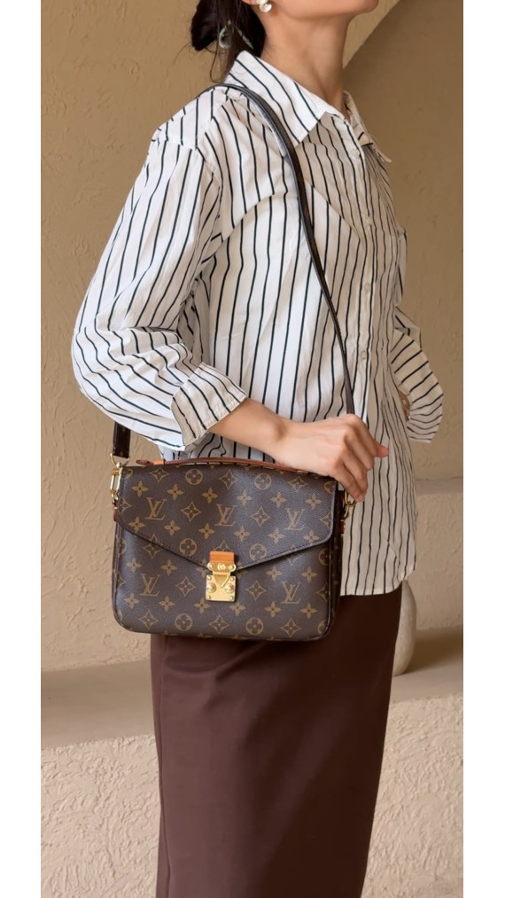 Louis Vuitton Pochette Métis Monogram Canvas