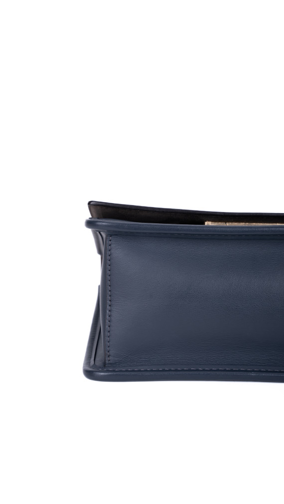Fendi Kan I Shoulder Bag i Mørkeblå