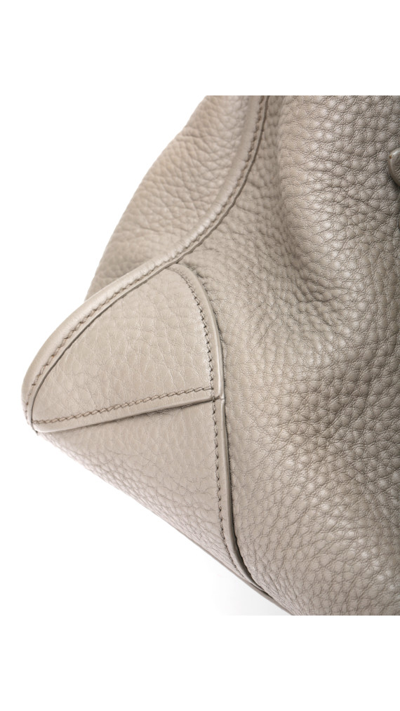 Prada Vitello Leather Shoulder Bag i Grå