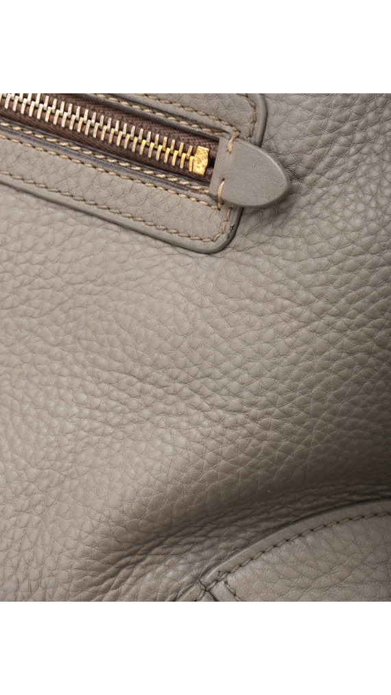 Prada Vitello Leather Shoulder Bag i Grå