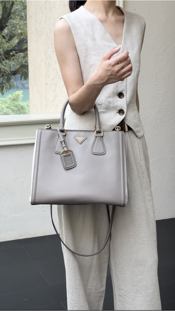 Prada Galleria Double Zip Tote i Grå og Hvit Saffiano-skinn