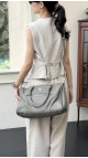 Prada Vitello Leather Shoulder Bag i Grå