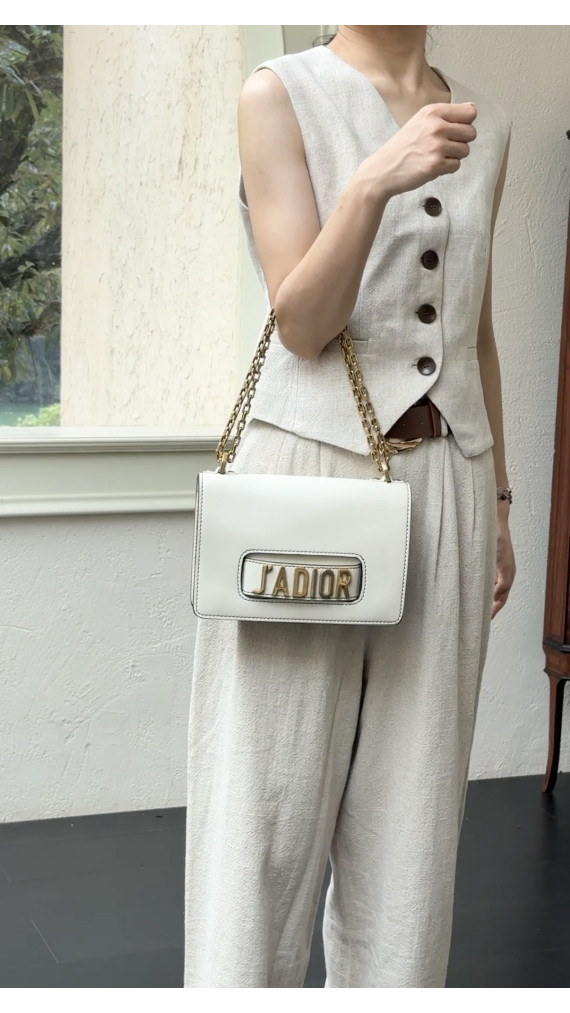 Dior J’ADIOR Flap Bag i Hvit Skinn med Gullkjedestropp
