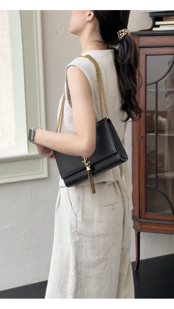 Saint Laurent Kate Tassel Skulderveske i Sort Skinn med Gullkjedestropp