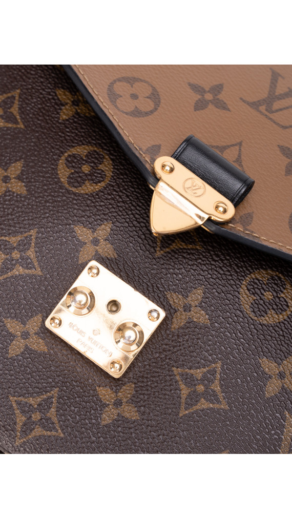 Louis Vuitton Pochette Métis Monogram Shoulder Bag