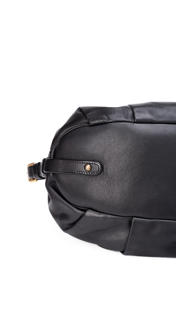Prada Skulderveske i Sort Skinn med Gullfargede Detaljer
