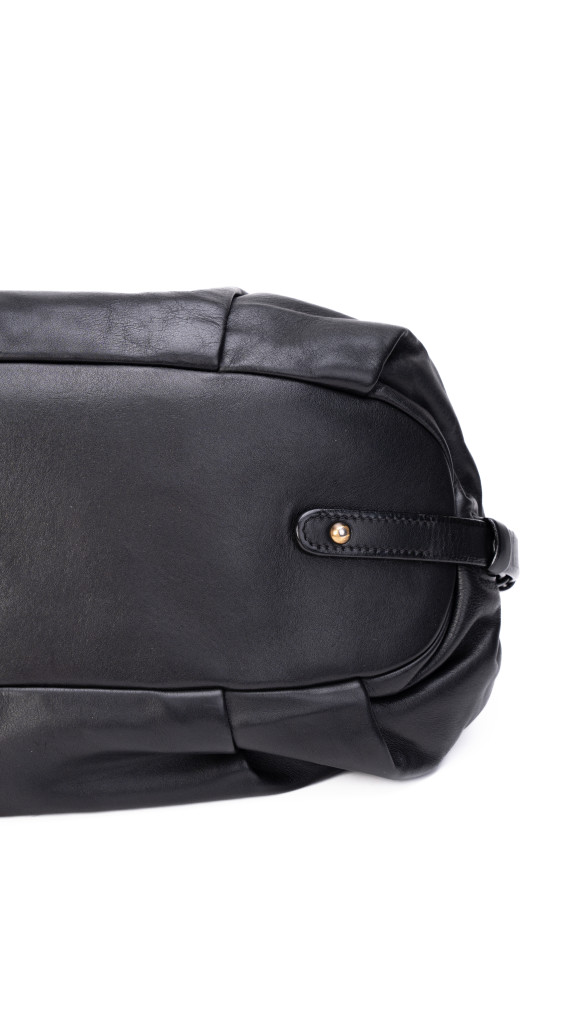 Prada Skulderveske i Sort Skinn med Gullfargede Detaljer