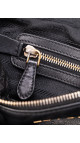 Prada Skulderveske i Sort Skinn med Gullfargede Detaljer