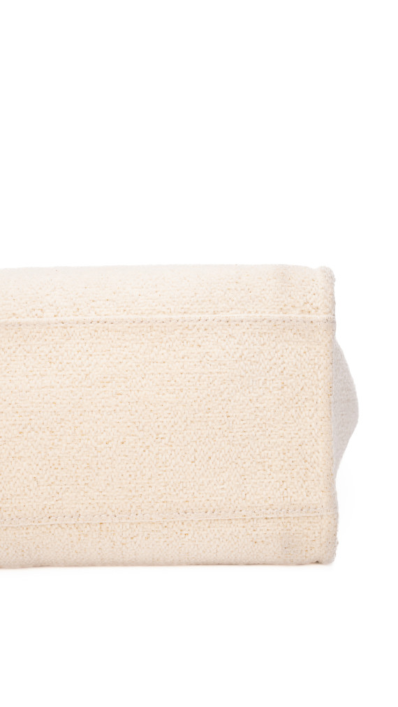 CHANEL Deauville Tote i Beige Lerret med Kjettinghåndtak