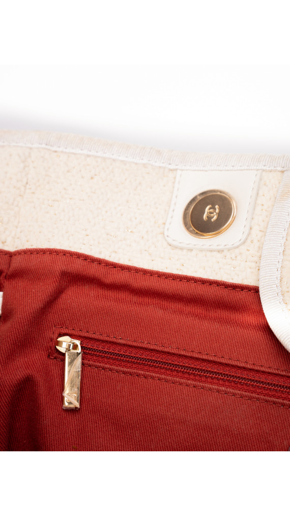 CHANEL Deauville Tote i Beige Lerret med Kjettinghåndtak