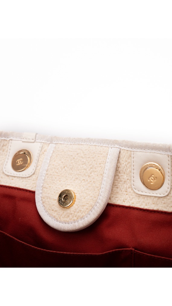 CHANEL Deauville Tote i Beige Lerret med Kjettinghåndtak