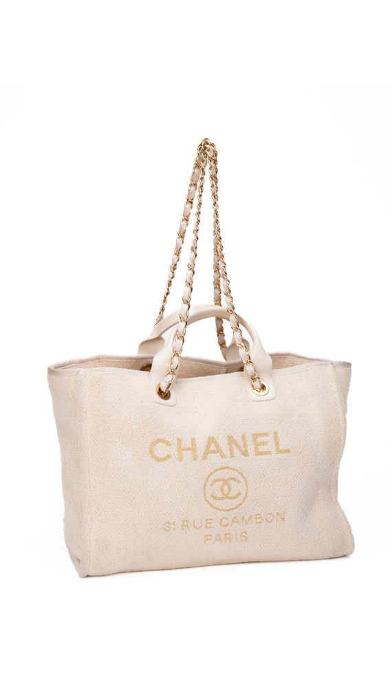 CHANEL Deauville Tote i Beige Lerret med Kjettinghåndtak