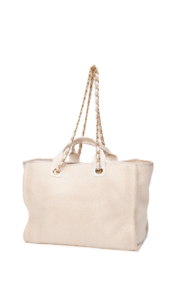 CHANEL Deauville Tote i Beige Lerret med Kjettinghåndtak