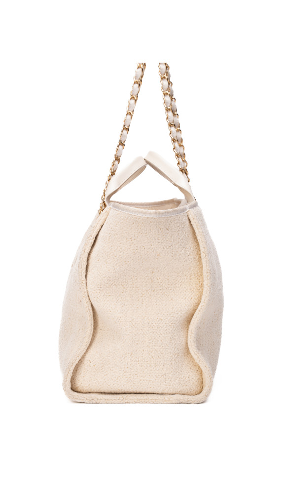 CHANEL Deauville Tote i Beige Lerret med Kjettinghåndtak