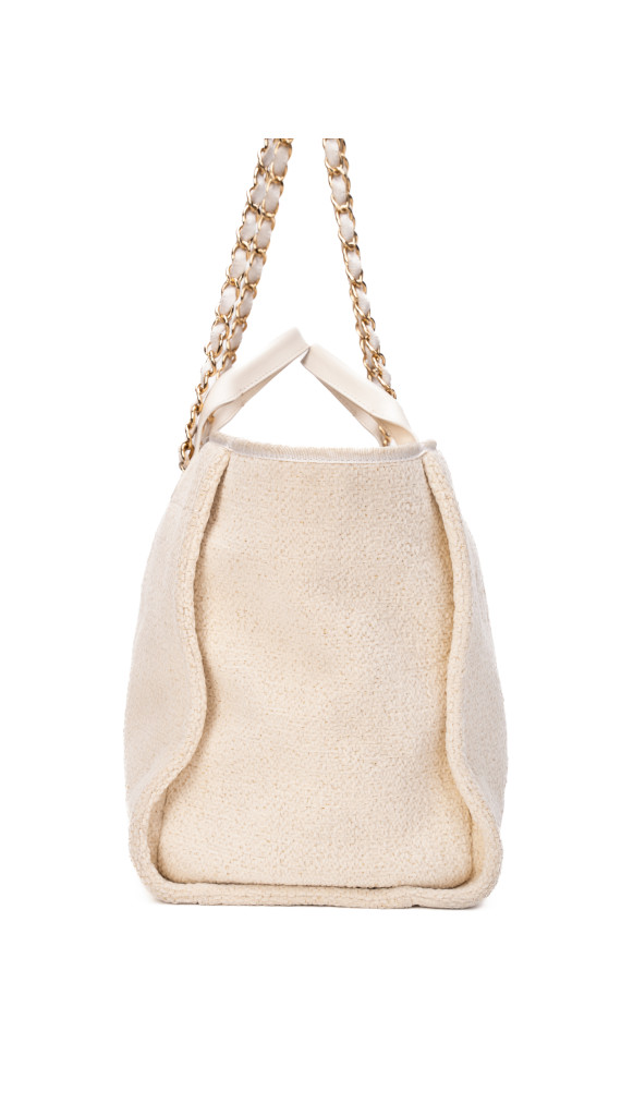 CHANEL Deauville Tote i Beige Lerret med Kjettinghåndtak