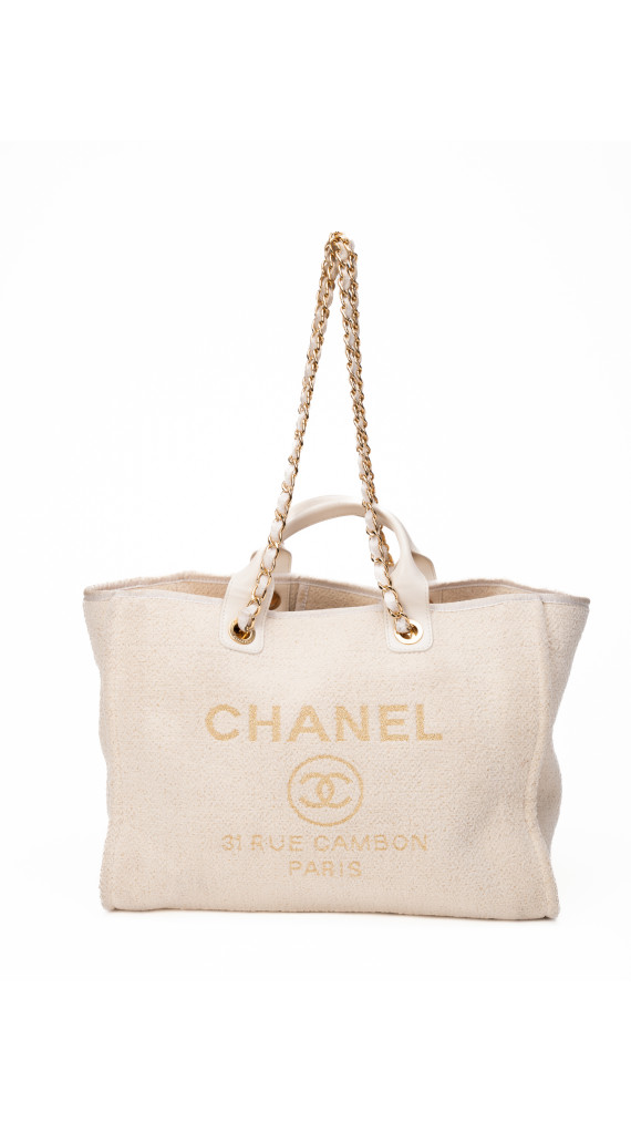 CHANEL Deauville Tote i Beige Lerret med Kjettinghåndtak