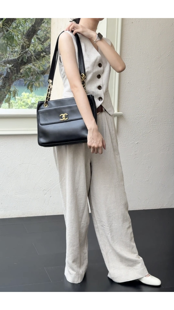 Chanel Vintage Tote Bag i Sort Skinn med Gullkjetting