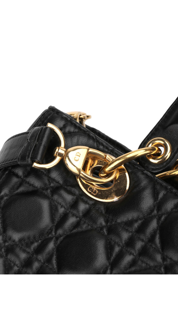 Lady Dior Medium Bag i Sort Lammeskinn med Gull-detaljer
