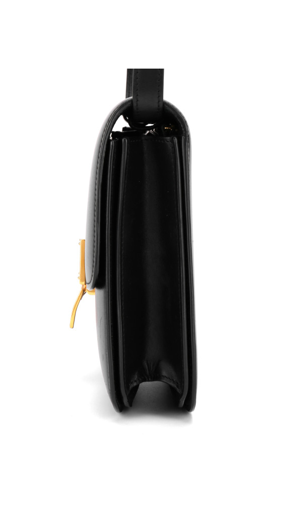 Celine Classic Box Bag i svart kalveskinn med gullspenne